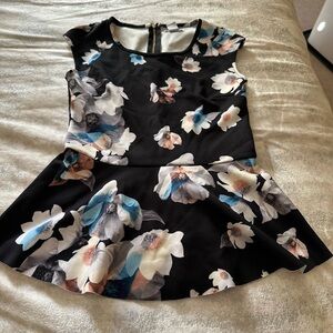 Women’s floral sleeveless top